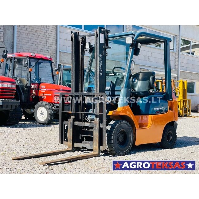 Toyota šakinis krautuvas 02-7FD15 3 Toyota šakinis krautuvas 02-7FD15 3